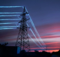 Spotový trh s elektřinou v roce 2025: více záporných hodin, přesto meziročně o 15 % dražší